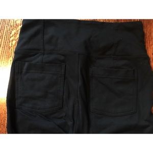 Athleta black leggings w pockets